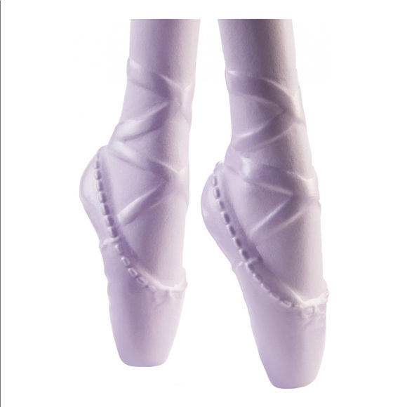 Barbie Ballerina Doll w/ Tutu & Sculpted Toe Shoes - Picture 5 of 6